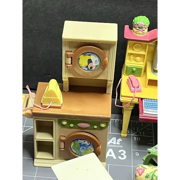 Vintage Fisher Price Loving Family Doll House Furniture Lot Bundle - Picture 8 of 16